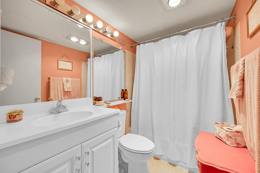 Welcome home to this beautifully furnished 1-bedroom, 1-bath - photo 10