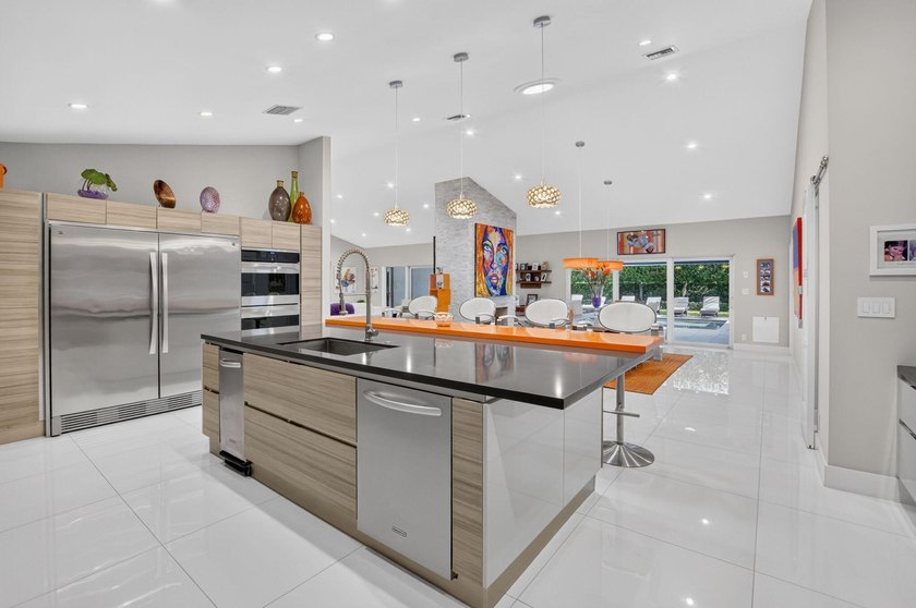 Welcome to 3245 Saint James Dr. in Woodfield Hunt Club, a gated - photo 24