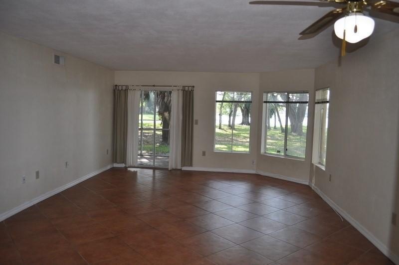 Private location. Spacious 2/2 on first-floor corner unit over - photo 5