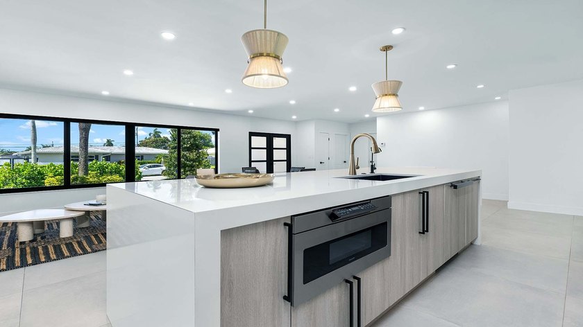 Beautifully renovated and completely move-in ready! This - photo 8