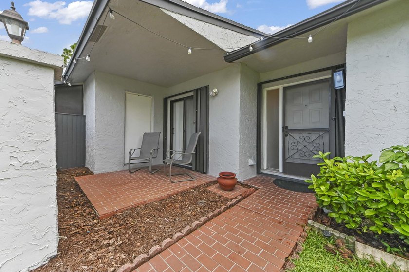 Welcome to 84 Conaskonk Circle in Royal Palm Beach, a bright and - photo 3