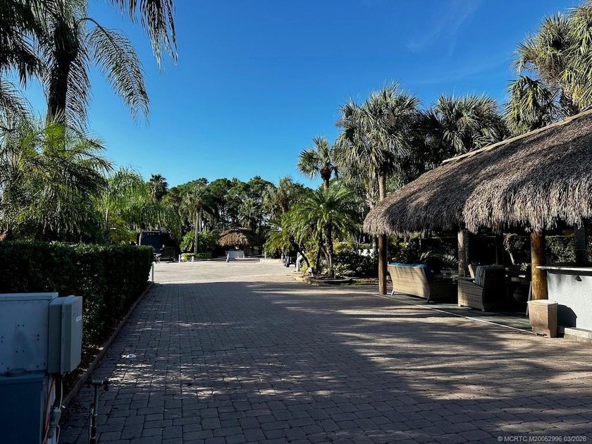 Rare Opportunity: Expansive 4,361 Sq. Ft. Lot in Exclusive - photo 4