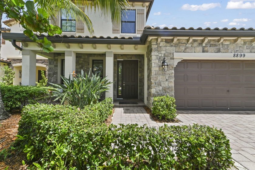 Welcome to 8899 Willow Cove Lane, a beautifully designed - photo 4