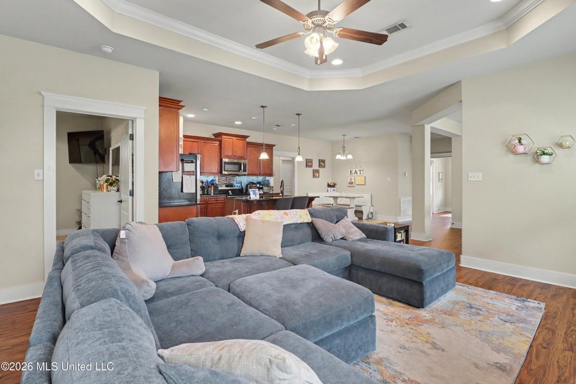 Awesome 4-bedroom, 2-bath home conveniently located directly - photo 4