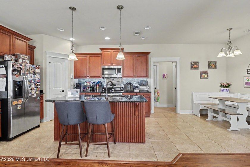 Awesome 4-bedroom, 2-bath home conveniently located directly - photo 5