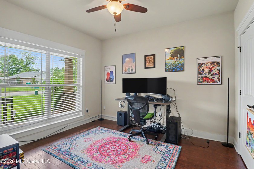 Awesome 4-bedroom, 2-bath home conveniently located directly - photo 10