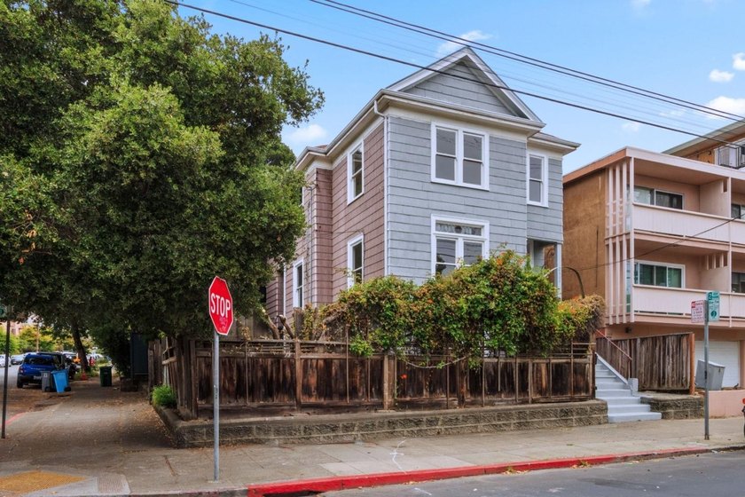 Opportunity knocks just blocks from UC Berkeley! This vacant - photo 4