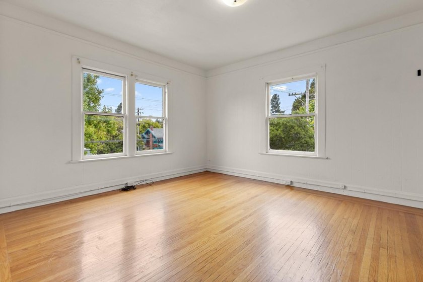 Opportunity knocks just blocks from UC Berkeley! This vacant - photo 5