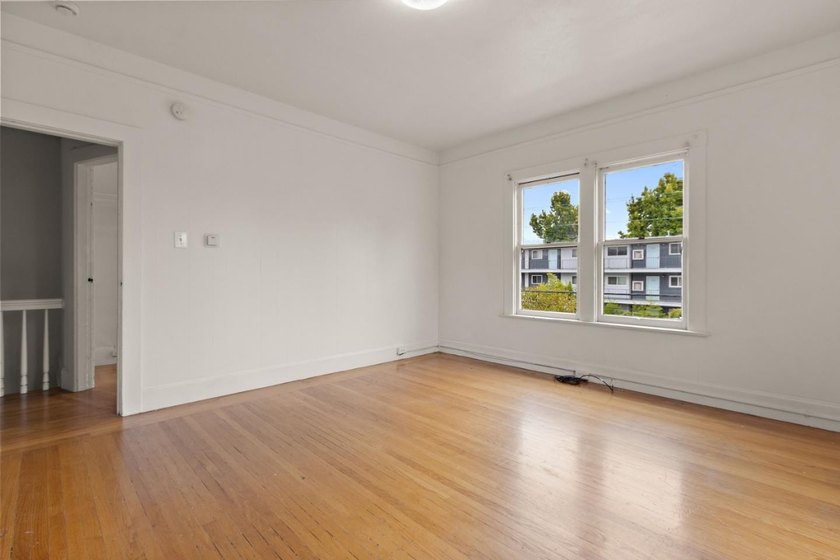 Opportunity knocks just blocks from UC Berkeley! This vacant - photo 6