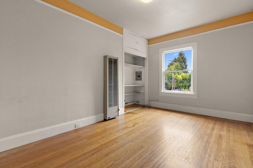 Opportunity knocks just blocks from UC Berkeley! This vacant - photo 10