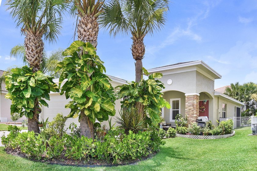 Welcome to this immaculately kept home in Vizcaya Falls, Port St - photo 3