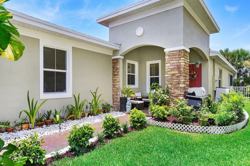 Welcome to this immaculately kept home in Vizcaya Falls, Port St - photo 4