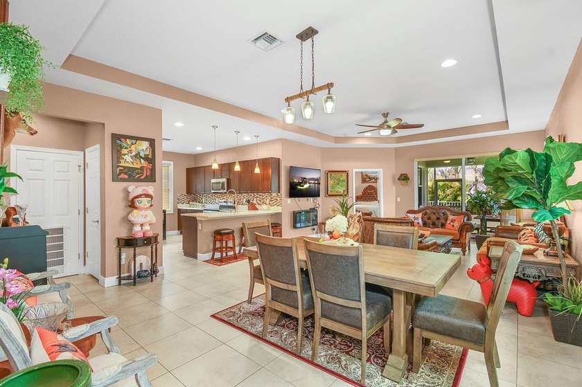 Welcome to this immaculately kept home in Vizcaya Falls, Port St - photo 7