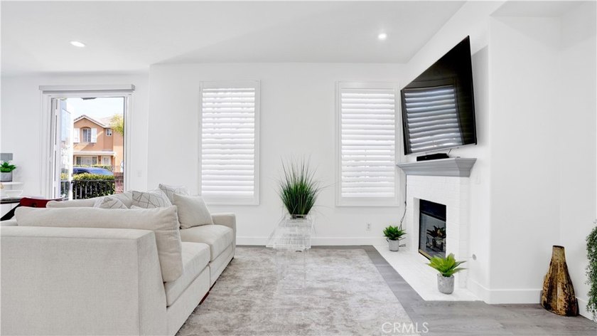 Modern Elegance Meets Resort Living in Ladera Ranch. Welcome to - photo 5