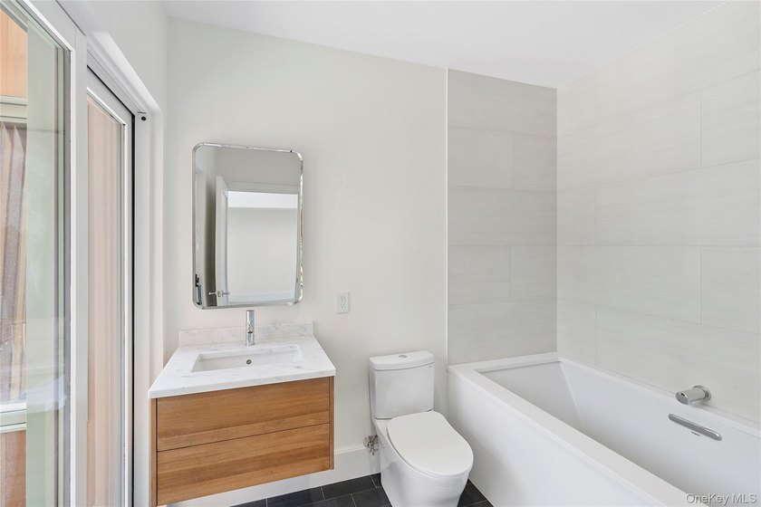 5 Bluff Point Road is a remarkable new waterfront residence - photo 22