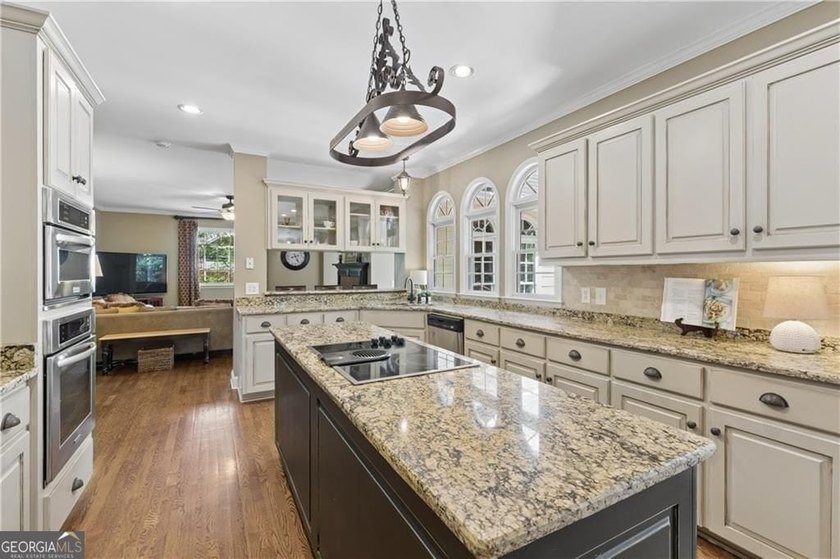 Southern Charm Meets Storybook Setting - Welcome to a truly - photo 23