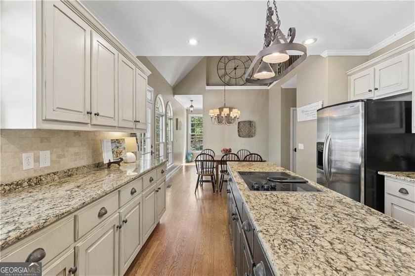 Southern Charm Meets Storybook Setting - Welcome to a truly - photo 25