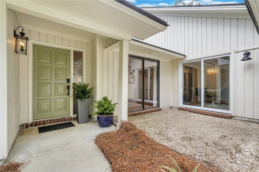 Welcome to your new sanctuary! Nestled in a serene neighborhood - photo 3