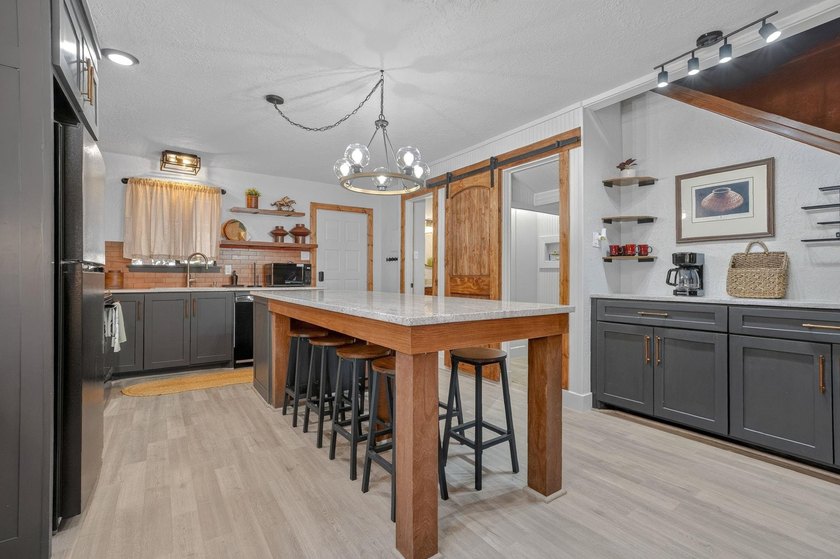 Completely updated and meticulously remodeled from top to bottom - photo 13