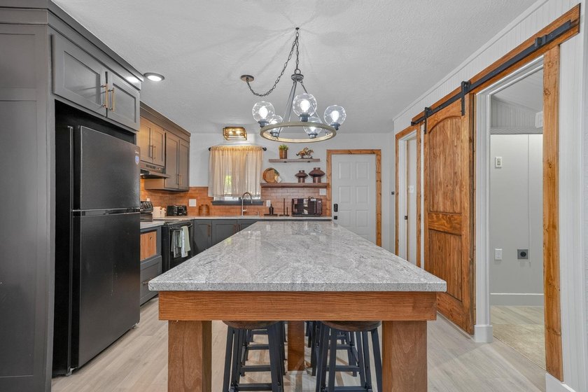 Completely updated and meticulously remodeled from top to bottom - photo 14
