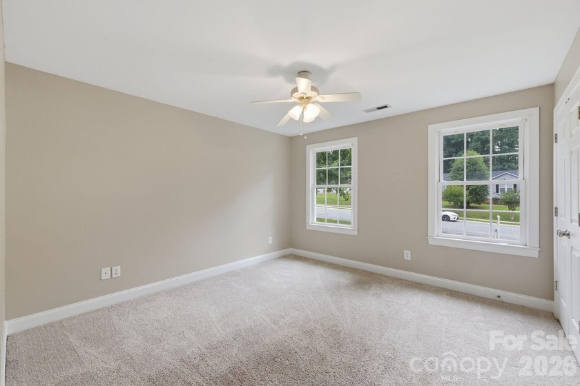 Welcome to your dream home! Discover your perfect retreat in the - photo 21