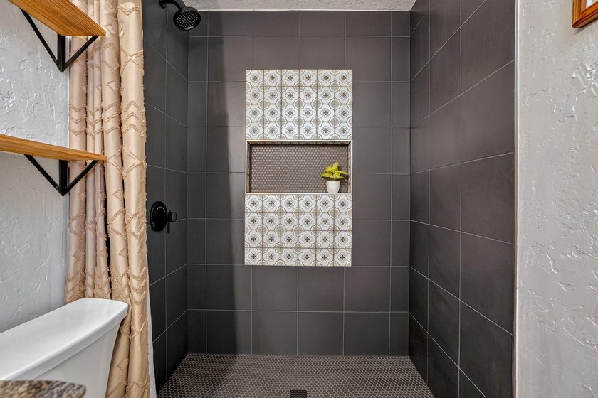 Completely updated and meticulously remodeled from top to bottom - photo 31