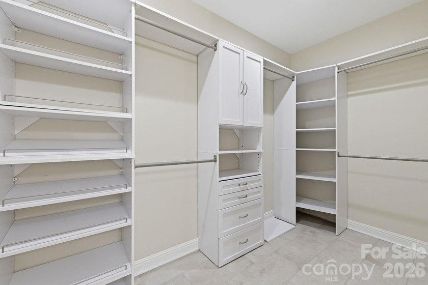 Welcome to your dream home! Discover your perfect retreat in the - photo 42