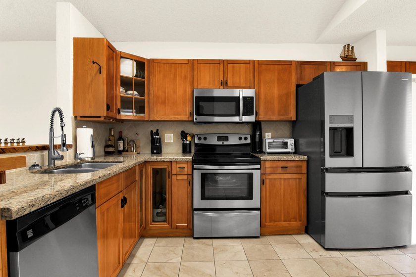 Impeccably maintained single-Family residence, nestled in one of - photo 4