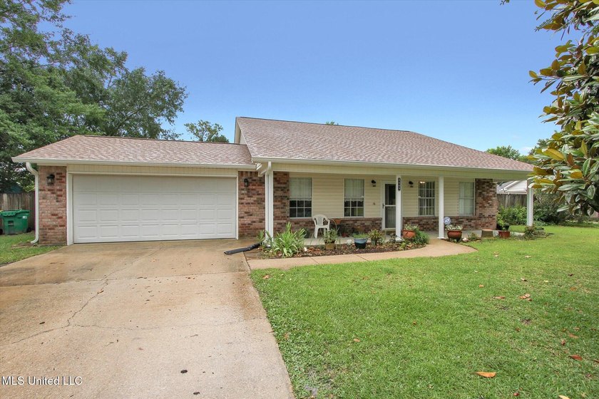 Welcome Home to 8809 Old Walnut Rd in Beautiful Ocean Springs! - photo 2