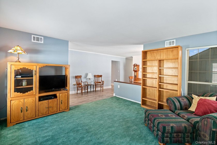 Welcome to easy, low-maintenance living in the highly desirable - photo 4