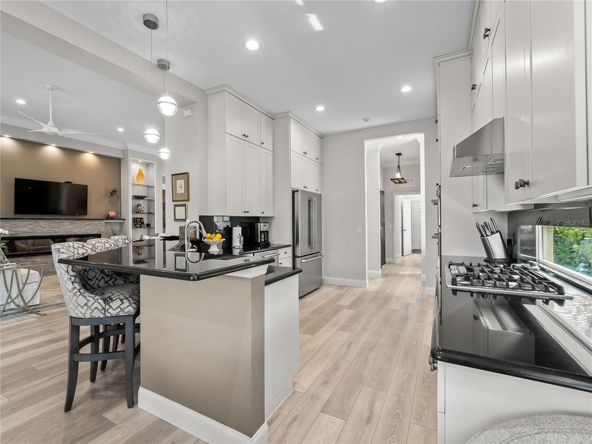 Experience *better than new* luxury in the gated University Park - photo 14
