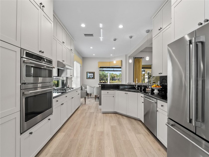 Experience *better than new* luxury in the gated University Park - photo 16