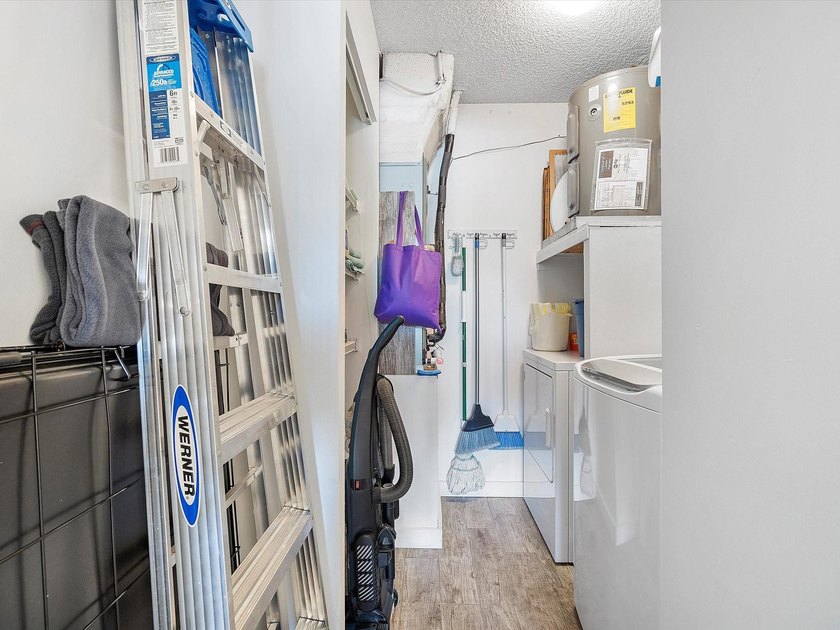 Beautifully renovated top-floor condo with serene lake views in - photo 16
