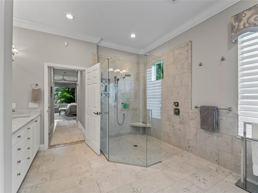 Experience *better than new* luxury in the gated University Park - photo 26