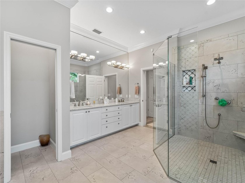 Experience *better than new* luxury in the gated University Park - photo 28