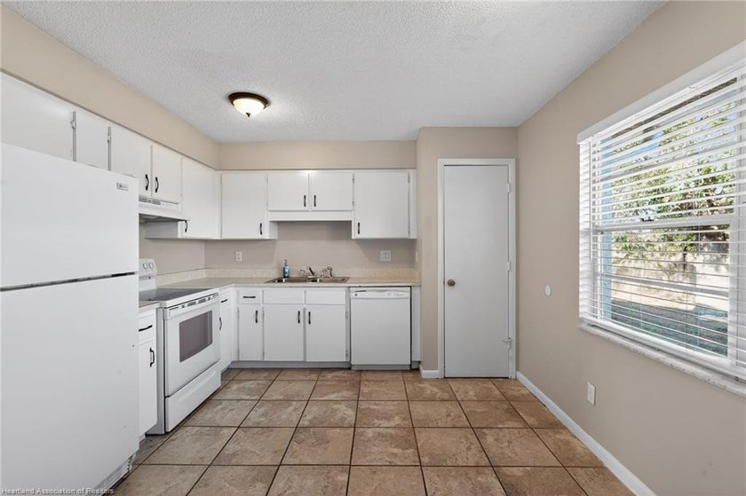 INVESTOR ALERT - PRICED BELOW CURRENT APPRAISAL FOR FAST SALE AT - photo 12