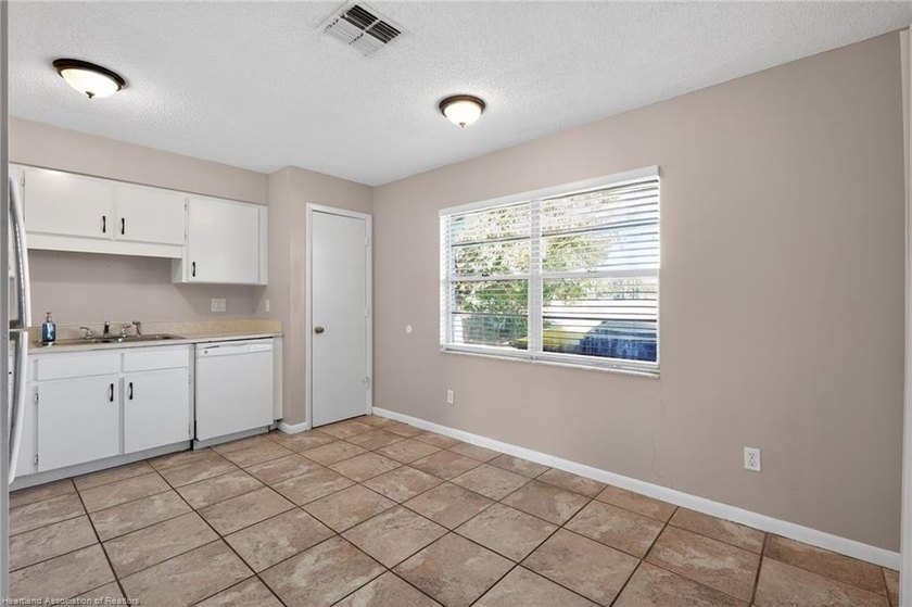 INVESTOR ALERT - PRICED BELOW CURRENT APPRAISAL FOR FAST SALE AT - photo 13