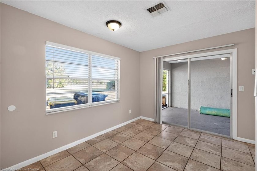 INVESTOR ALERT - PRICED BELOW CURRENT APPRAISAL FOR FAST SALE AT - photo 14
