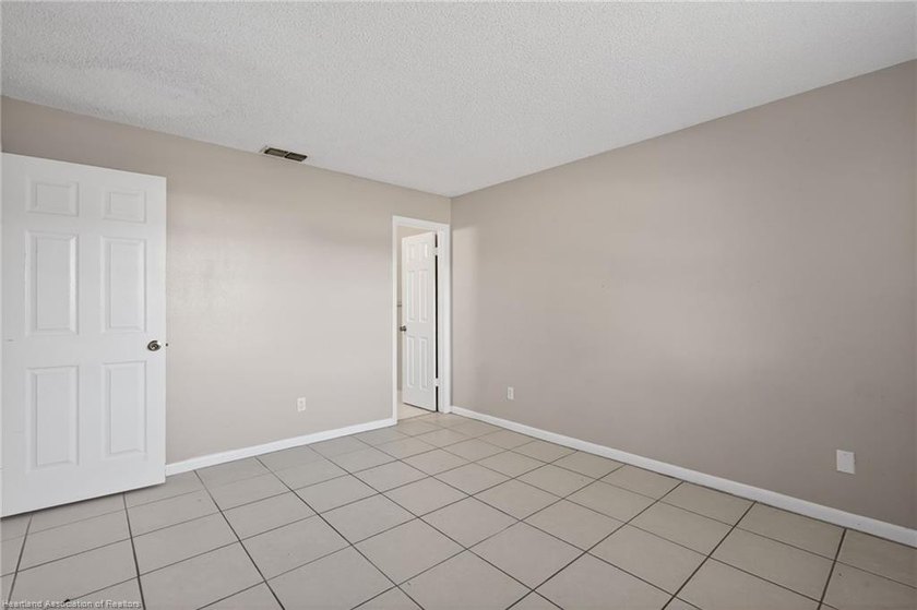INVESTOR ALERT - PRICED BELOW CURRENT APPRAISAL FOR FAST SALE AT - photo 18