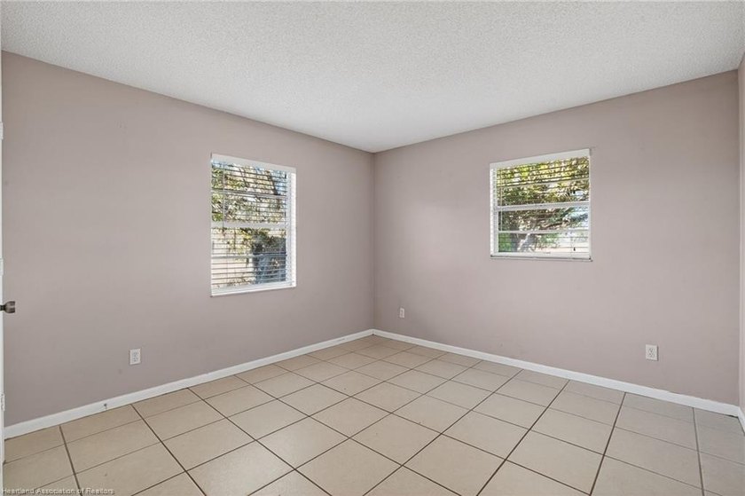 INVESTOR ALERT - PRICED BELOW CURRENT APPRAISAL FOR FAST SALE AT - photo 19