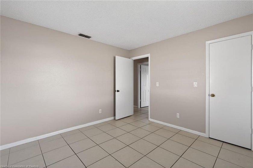 INVESTOR ALERT - PRICED BELOW CURRENT APPRAISAL FOR FAST SALE AT - photo 22