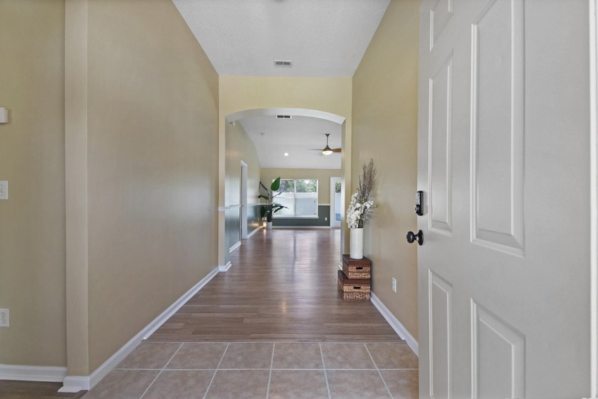 Welcome to 948 Oak Arbor Circle, a beautifully maintained - photo 3