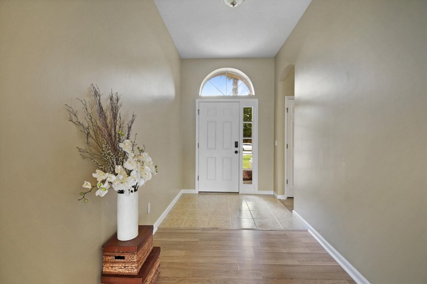 Welcome to 948 Oak Arbor Circle, a beautifully maintained - photo 4