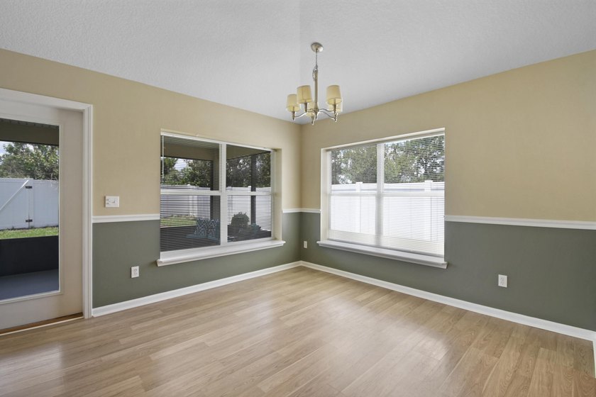 Welcome to 948 Oak Arbor Circle, a beautifully maintained - photo 7