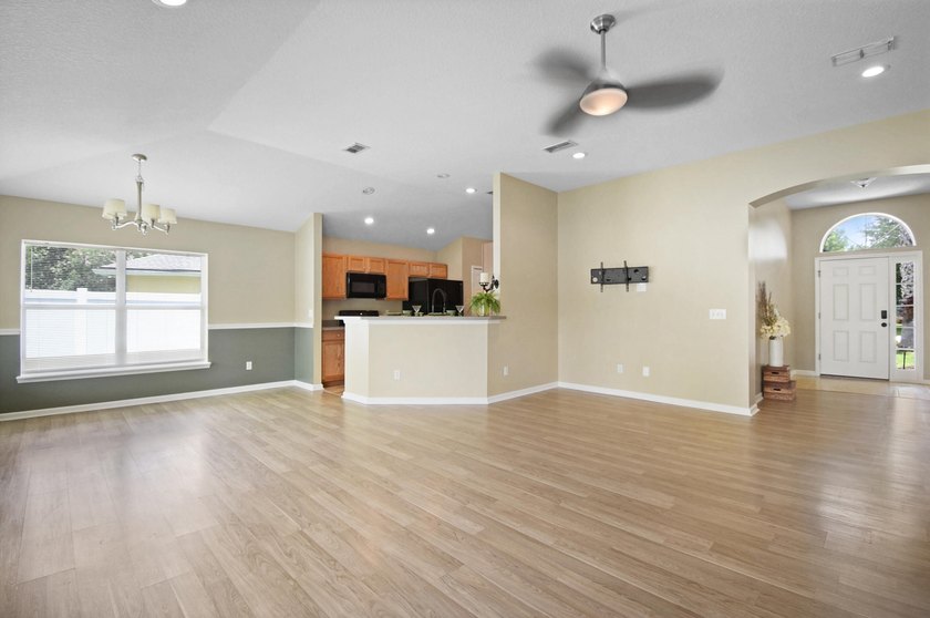 Welcome to 948 Oak Arbor Circle, a beautifully maintained - photo 8