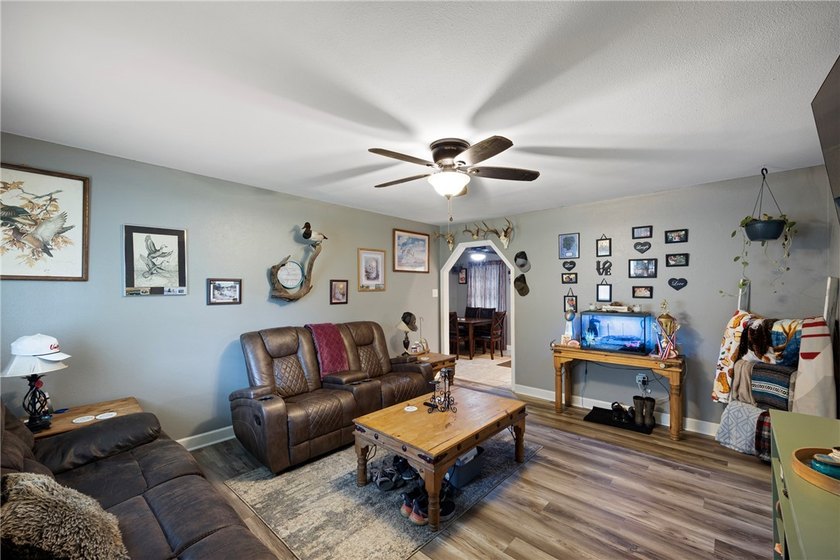 Welcome home to this charming 3-bedroom, 1.5-bath property - photo 3