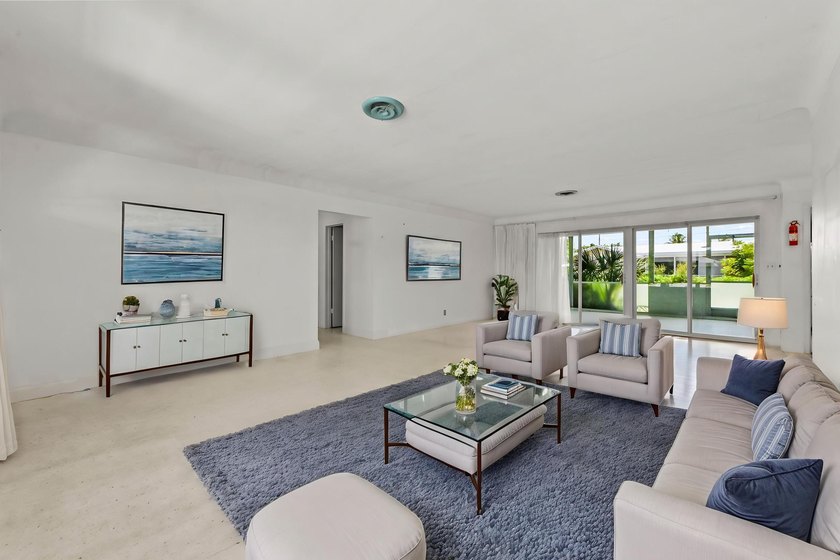 Welcome to this charming single-story residence in Country Club - photo 3