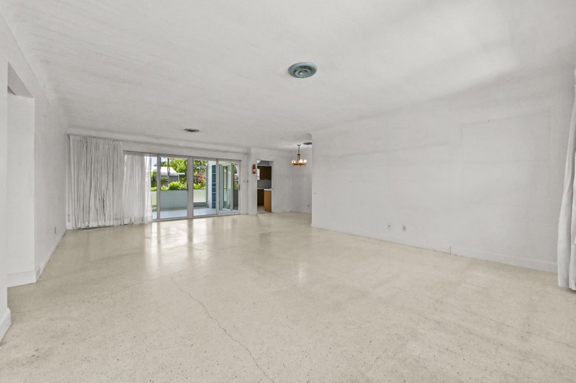 Welcome to this charming single-story residence in Country Club - photo 4