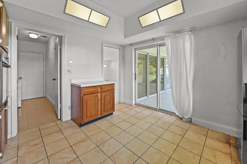 Welcome to this charming single-story residence in Country Club - photo 9