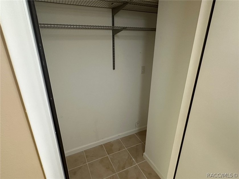 PRICED TO SELL!!!! EXCELLENT END UNIT CONDO ON SECOND FLOOR! HAS - photo 14